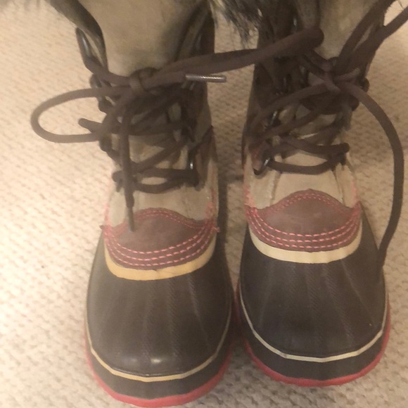 EUC SOREL FUR LINED WINTER BOOTS - Picture 2 of 8